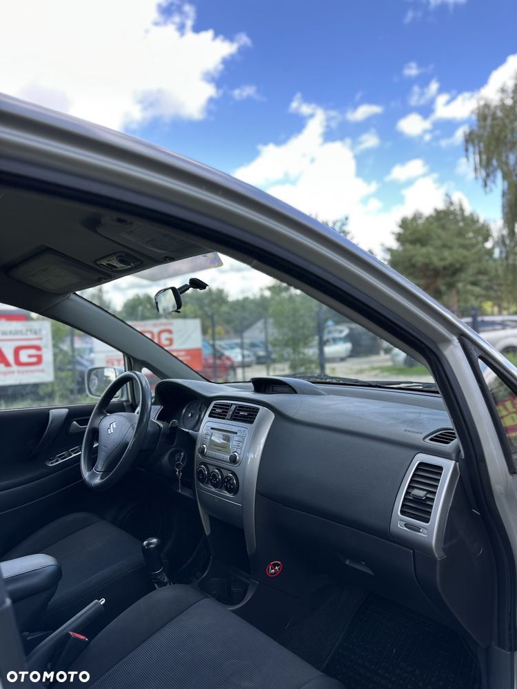 Suzuki Liana - 7