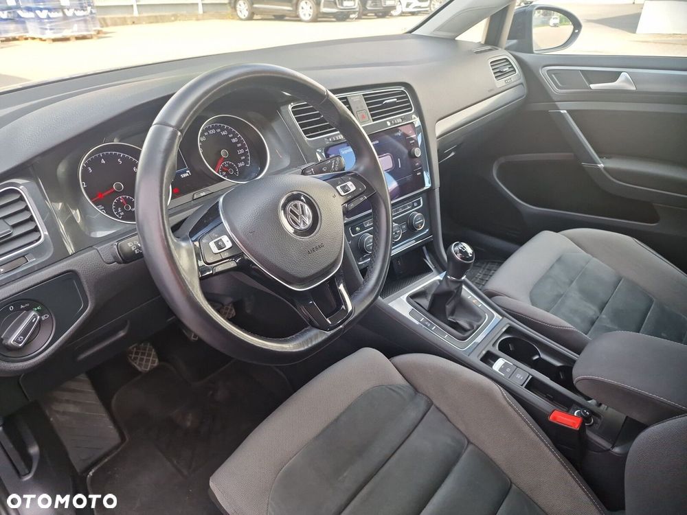 Volkswagen Golf - 10