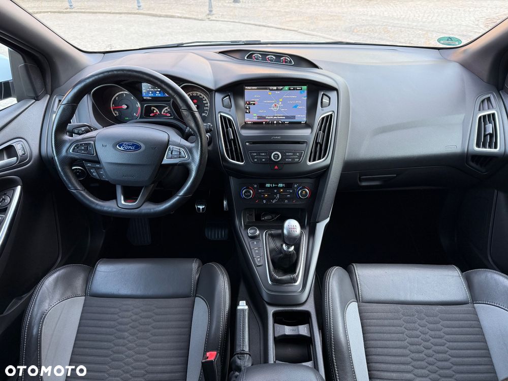 Ford Focus 2.0 TDCi ST - 35