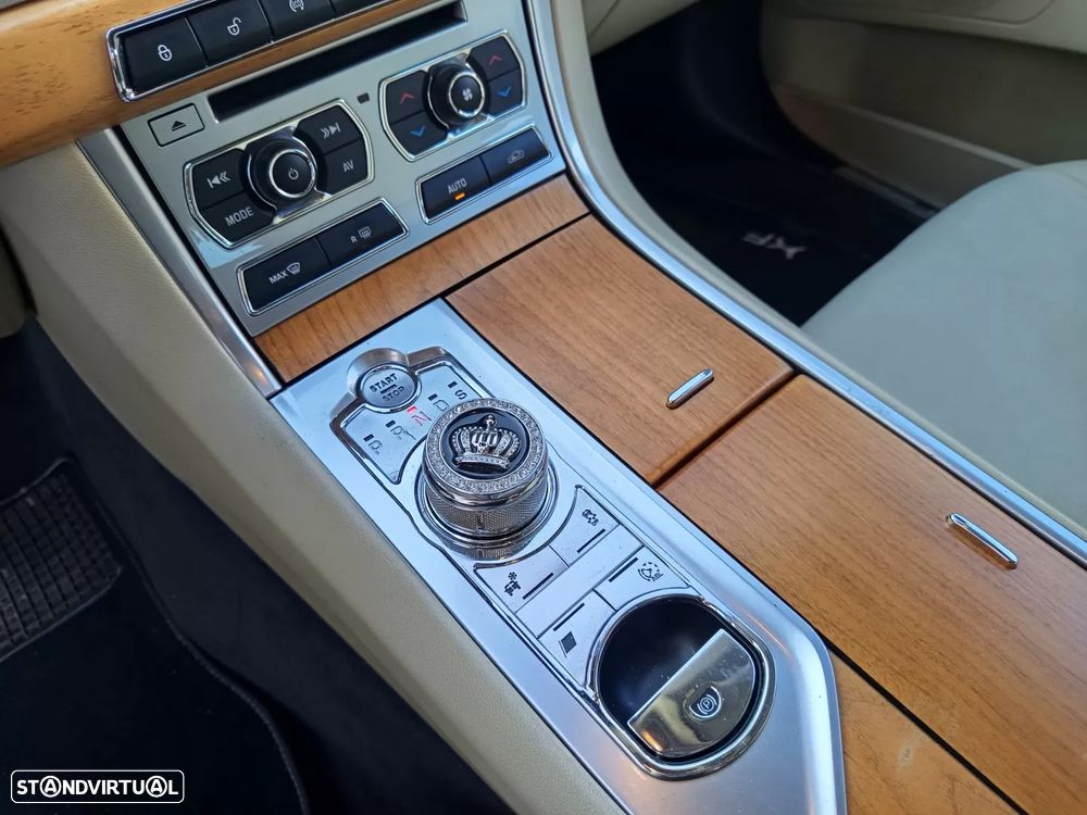 Jaguar XF 2.2 D Premium Luxury - 18