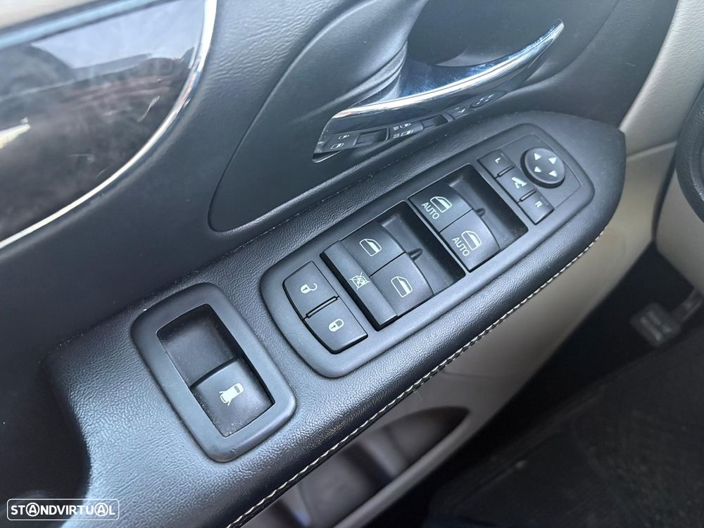 Lancia Voyager 2.8 CRD Gold - 11