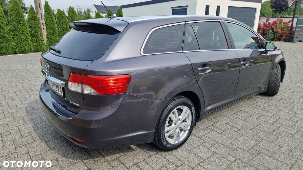 Toyota Avensis Combi 1.8 Executive - 27