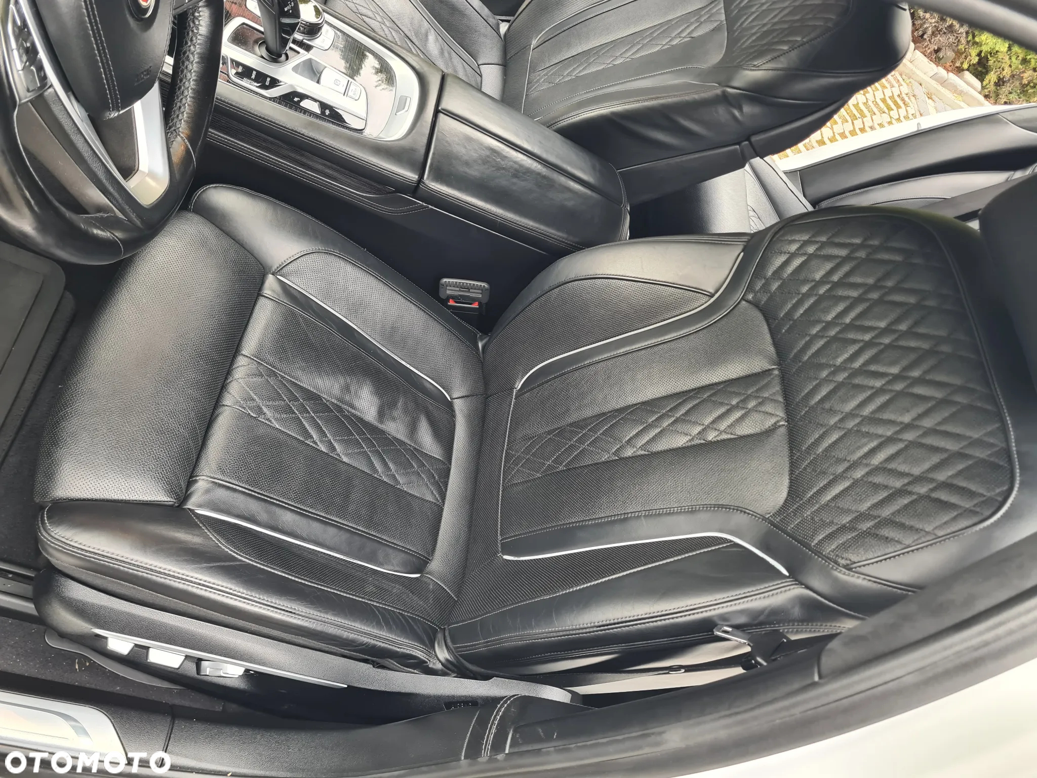 BMW Seria 7 750i xDrive - 20
