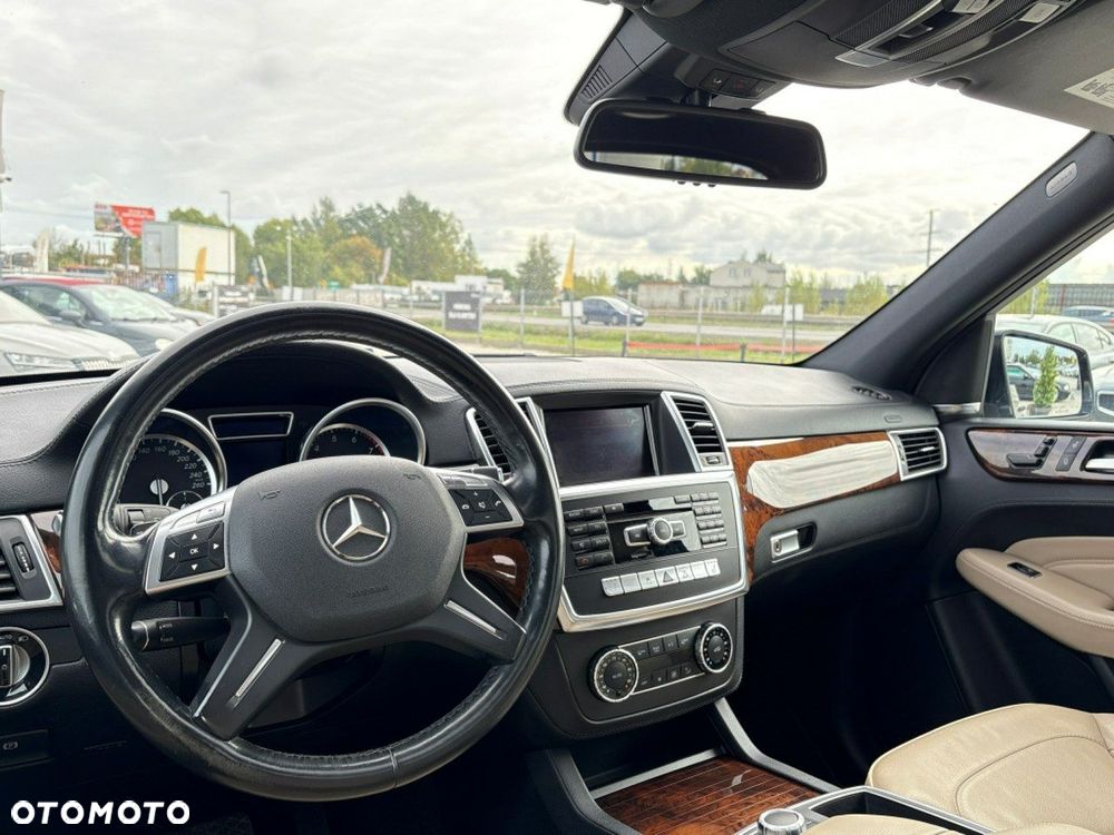 Mercedes-Benz ML - 12