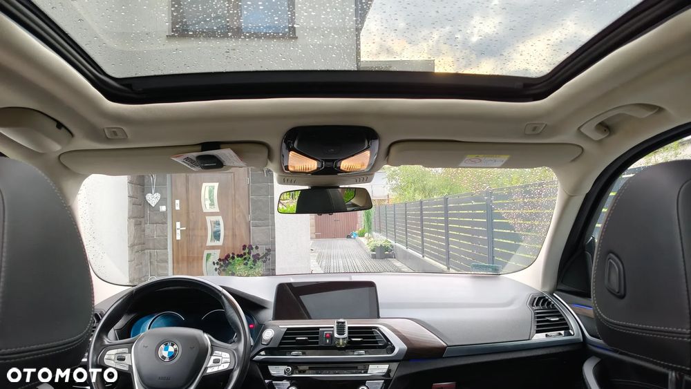 BMW X3 sDrive18d Luxury Line - 17