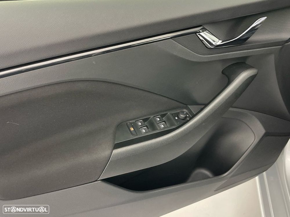 Skoda Scala 1.0 TSI Ambition — fotografia 16