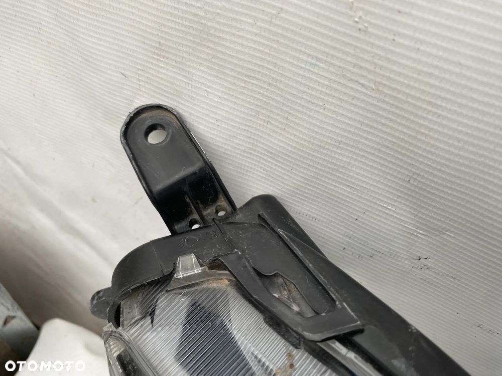 lampa yaris IV zwykły prawy eu cały - 5