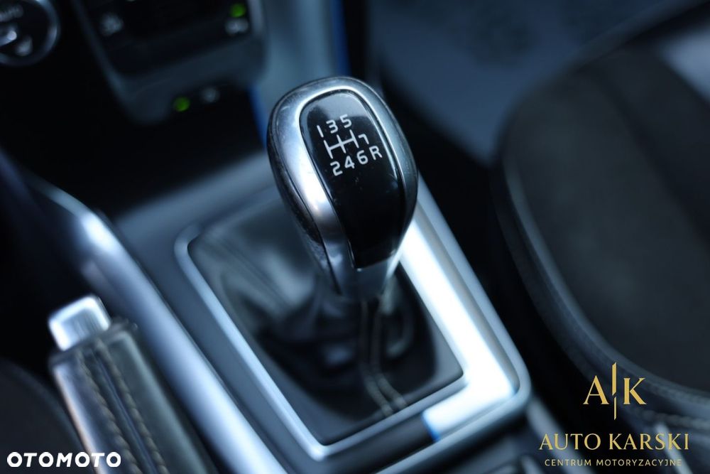 Volvo V40 - 25