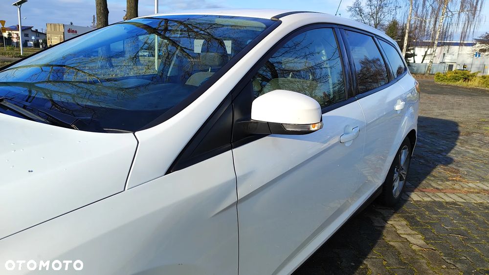 Ford Focus 1.6 Ambiente - 2