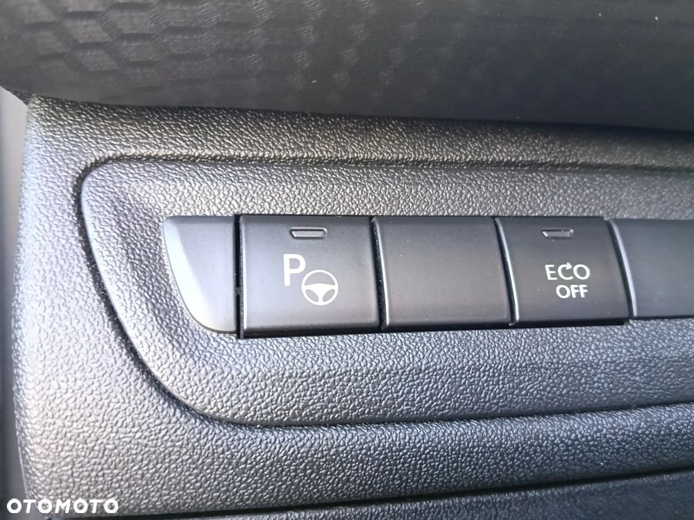 Peugeot 2008 PureTech 110 Stop&Start EAT6 Allure - 29