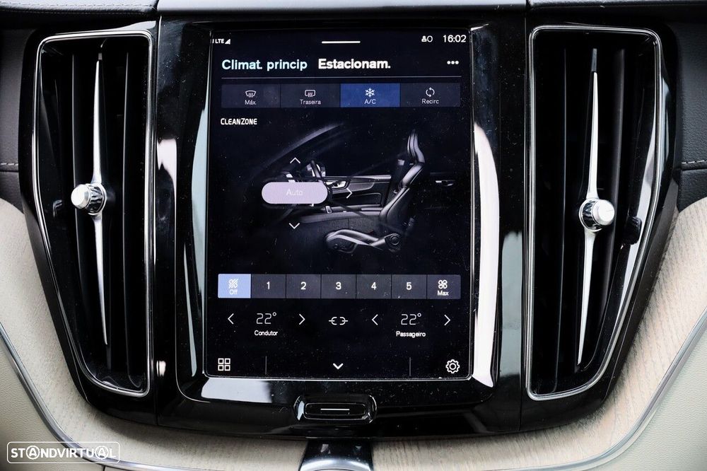 Volvo XC 60 2.0 T6 PHEV Inscription AWD - 30