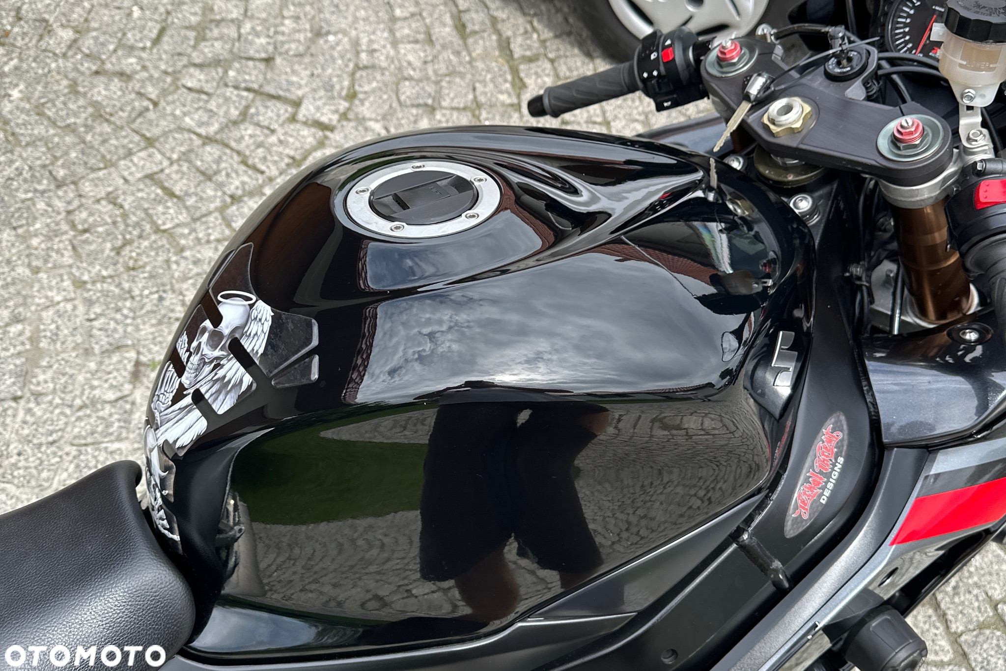 Suzuki GSX 1000 - 13