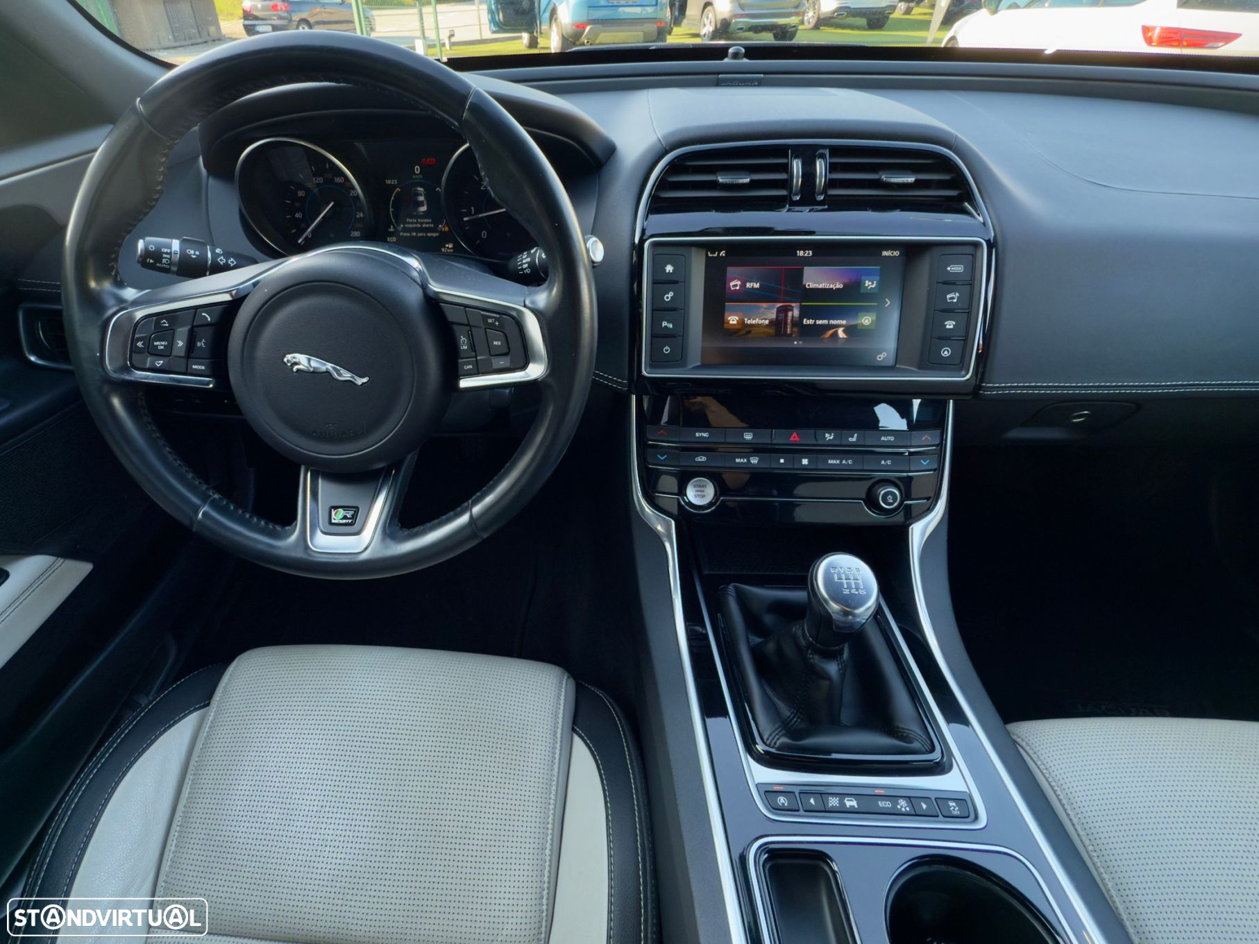 Jaguar XE 2.0 D R-Sport - 8