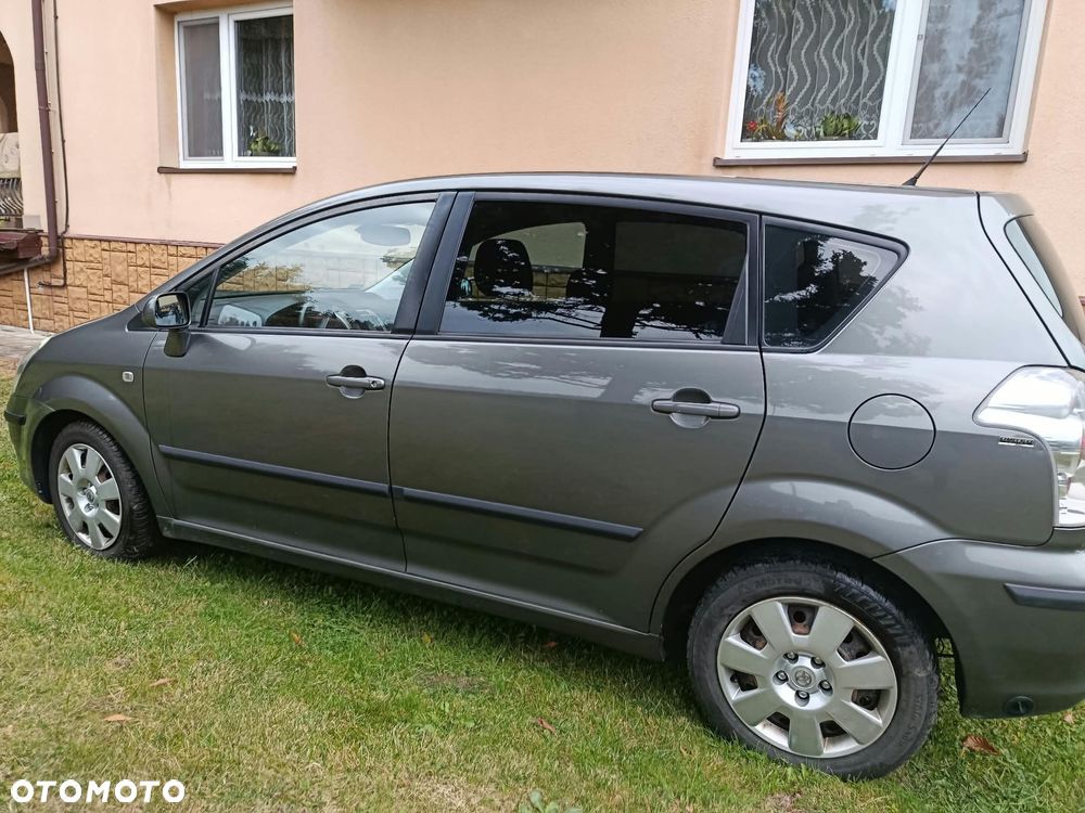 Toyota Corolla Verso 2005 photo 3