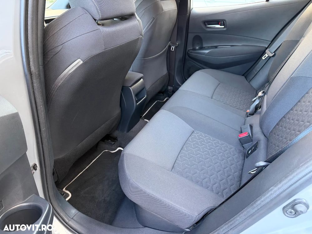 Toyota Corolla 1.8 HSD Business - 19