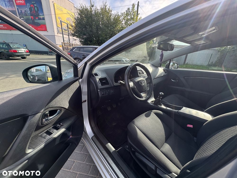 Toyota Avensis 2.2 D-CAT Combi Executive - 16