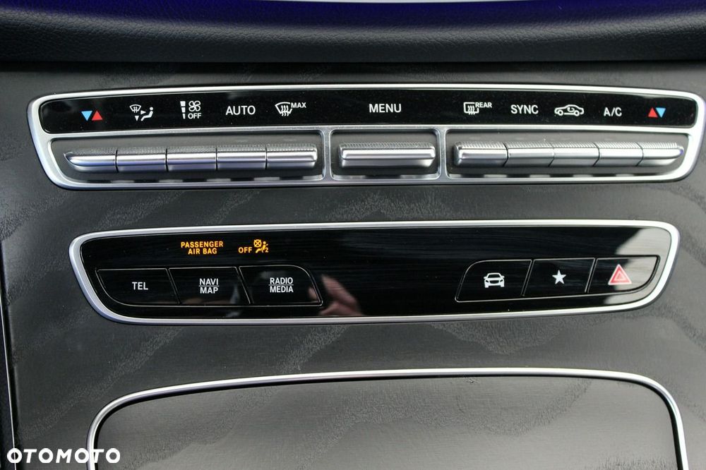 Mercedes-Benz Klasa E 220 d 4Matic 9G-TRONIC AMG Line - 21