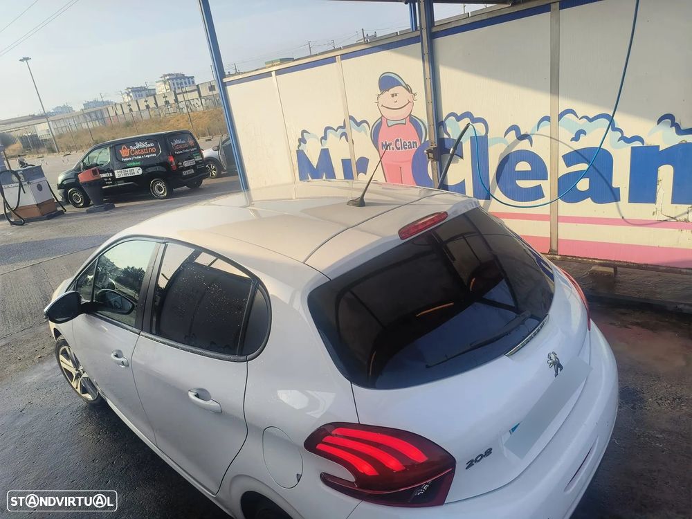 Peugeot 208 1.2 PureTech Signature - 1