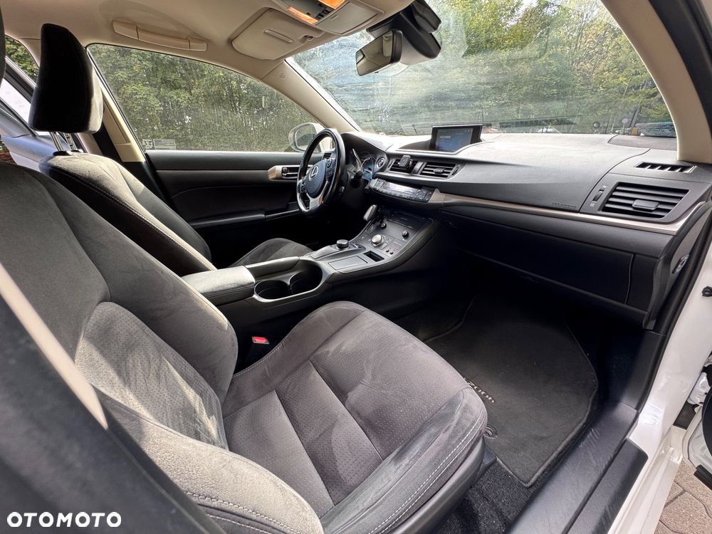 Lexus CT - 10