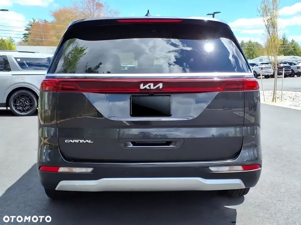 Kia Carnival - 5