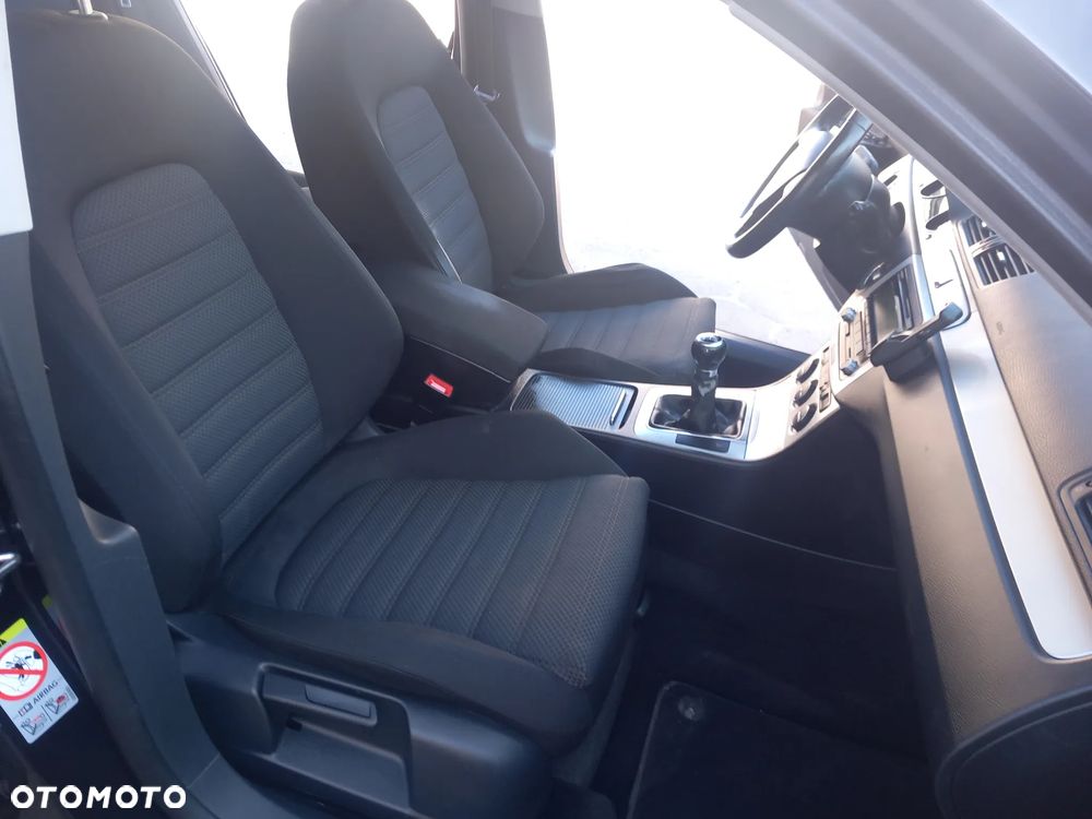 Volkswagen Passat 2.0 TDI BlueMotion Technology Comfortline - 24