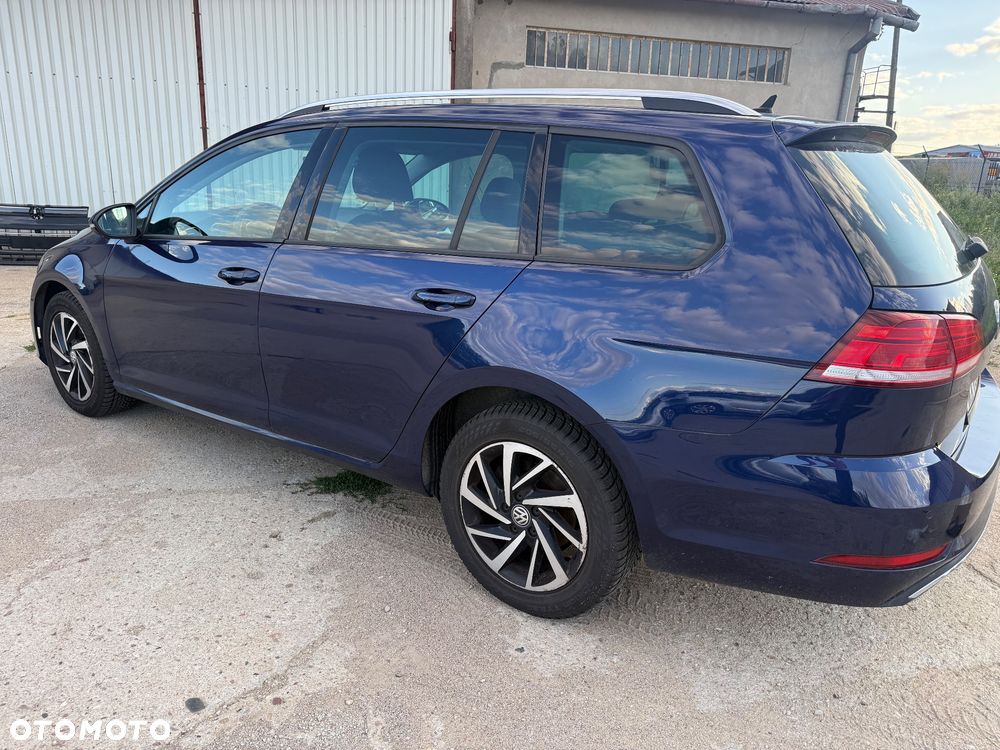 Volkswagen Golf - 6