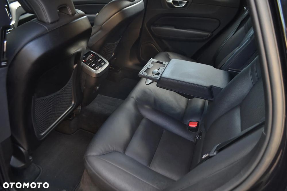 Volvo XC 60 B4 D Plus Bright - 23