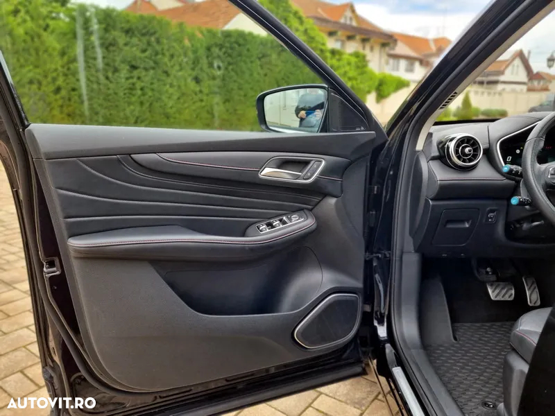 MG EHS 1.5 T-GDi AT PHEV Exclusive - 10