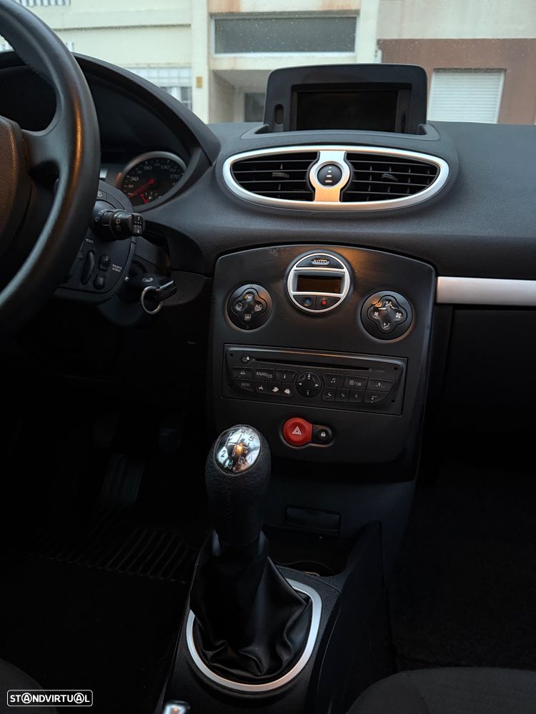 Renault Clio 1.2 16V Confort 130g - 14