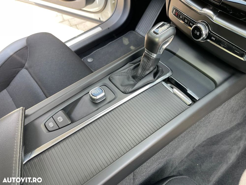 Volvo XC 60 D4 AWD Momentum - 13