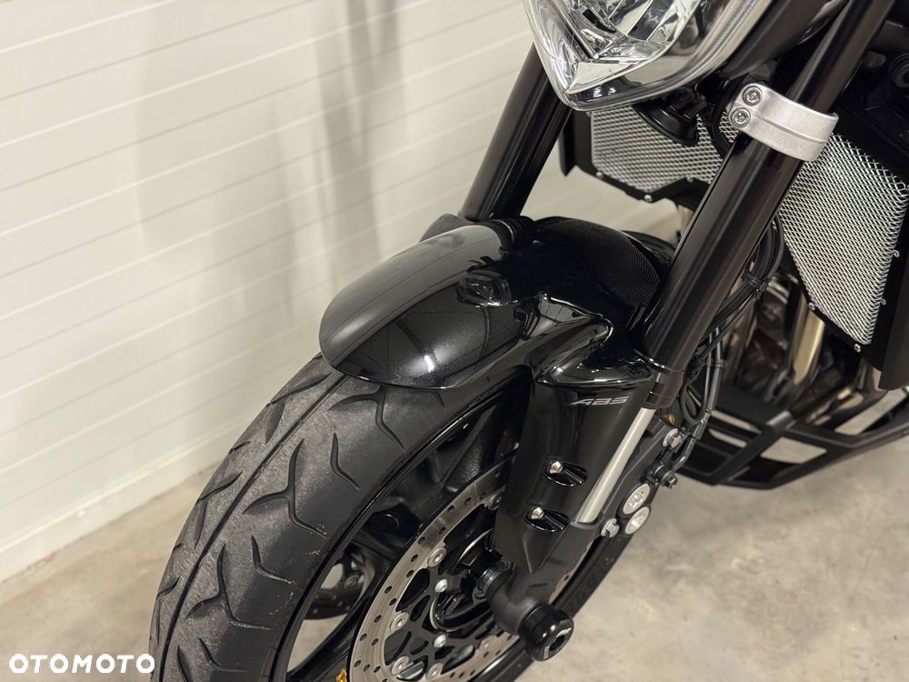 Yamaha FZ - 24
