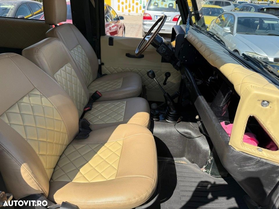 Land Rover Defender - 21