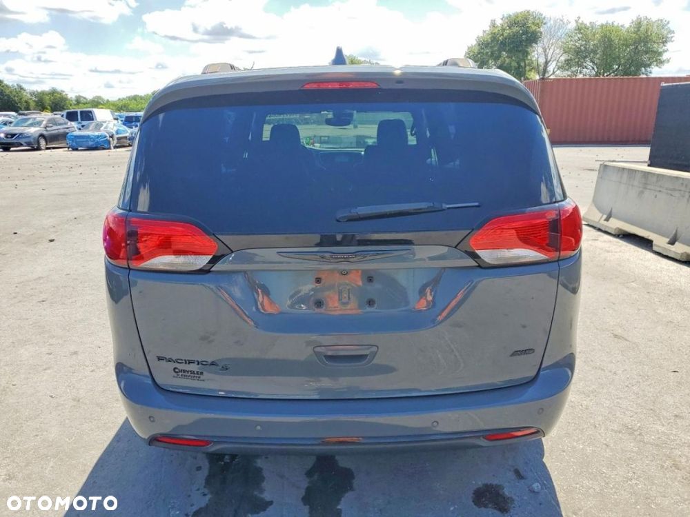 Chrysler Pacifica - 3