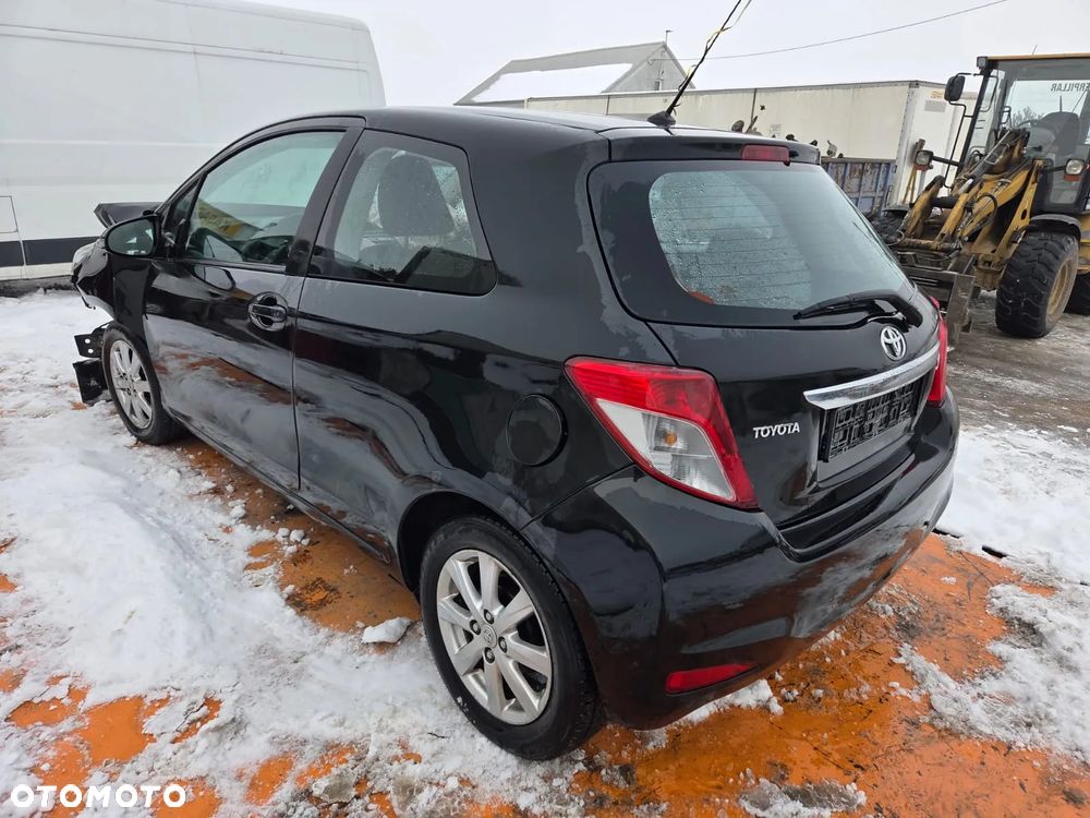 Toyota Yaris III 2012 Silnik 1.0 12V (1KR-B52) 69KM (51kW) 209 Na części drzwi klapa lampa - 2