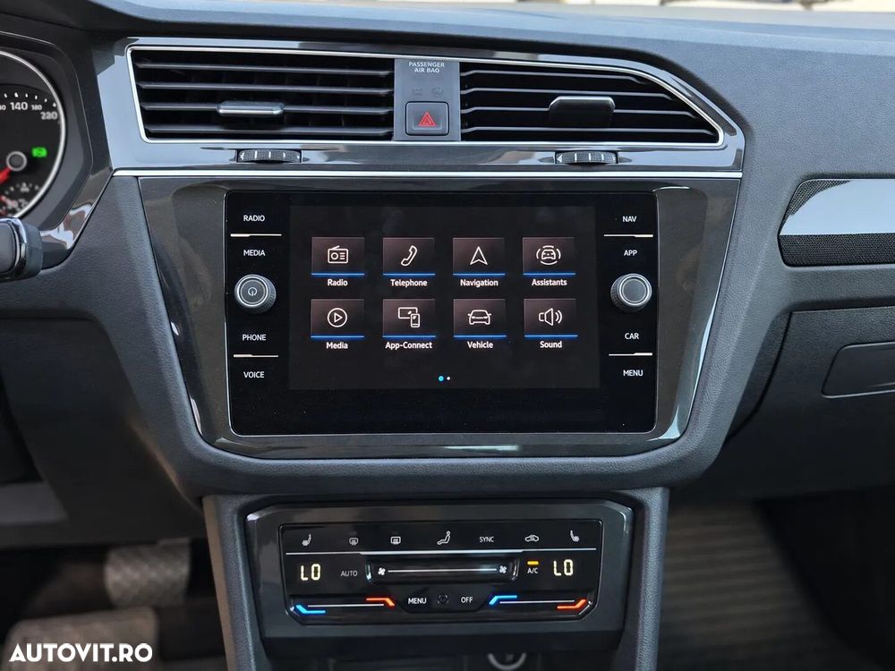 Volkswagen Tiguan - 27