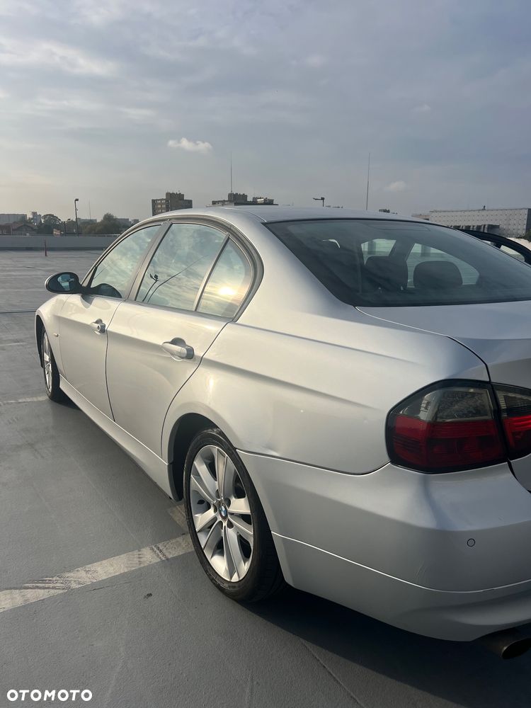 BMW Seria 3 318i - 4