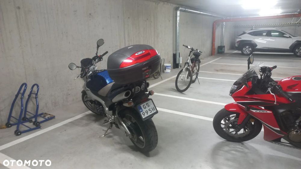 Suzuki GSR - 7