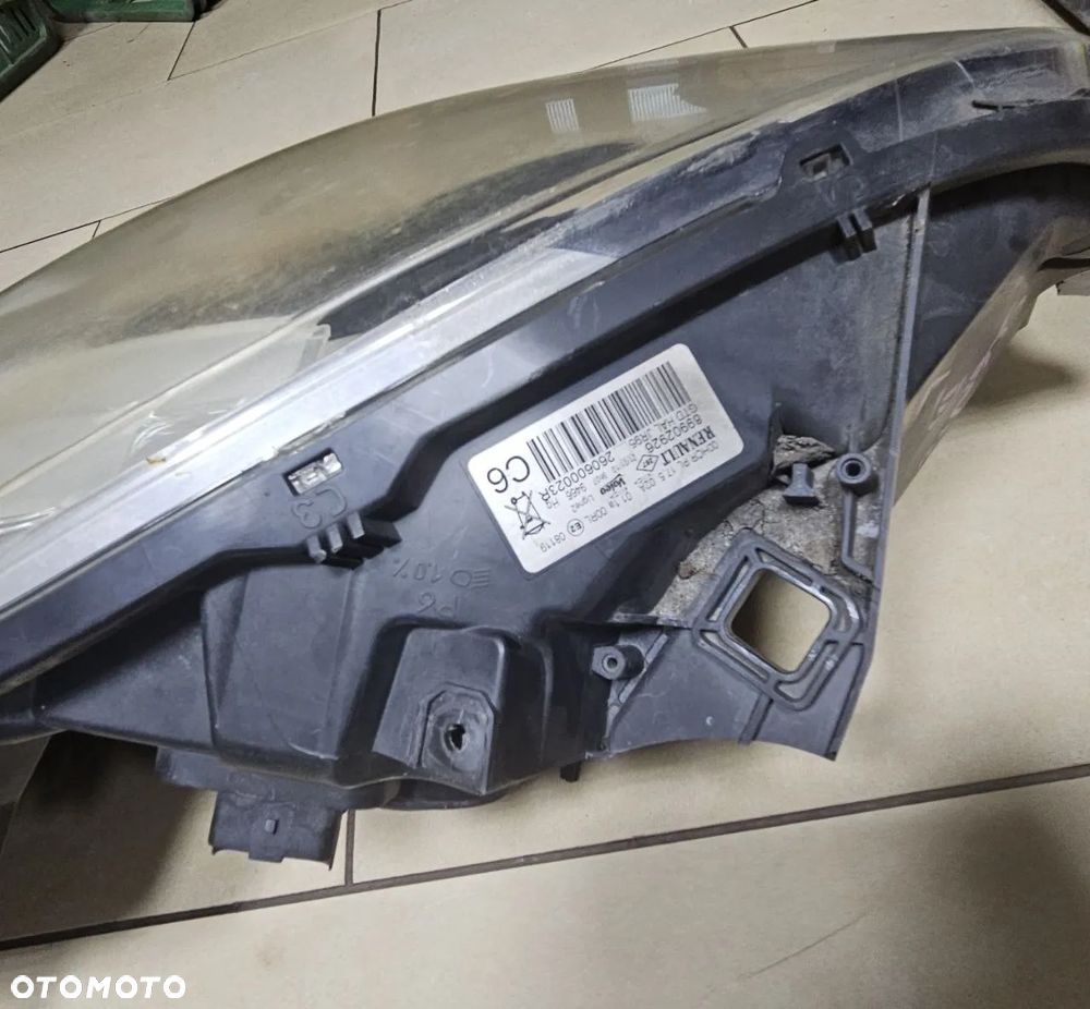 Lampa przednia / przód prawa / Renault Scenic III - 4