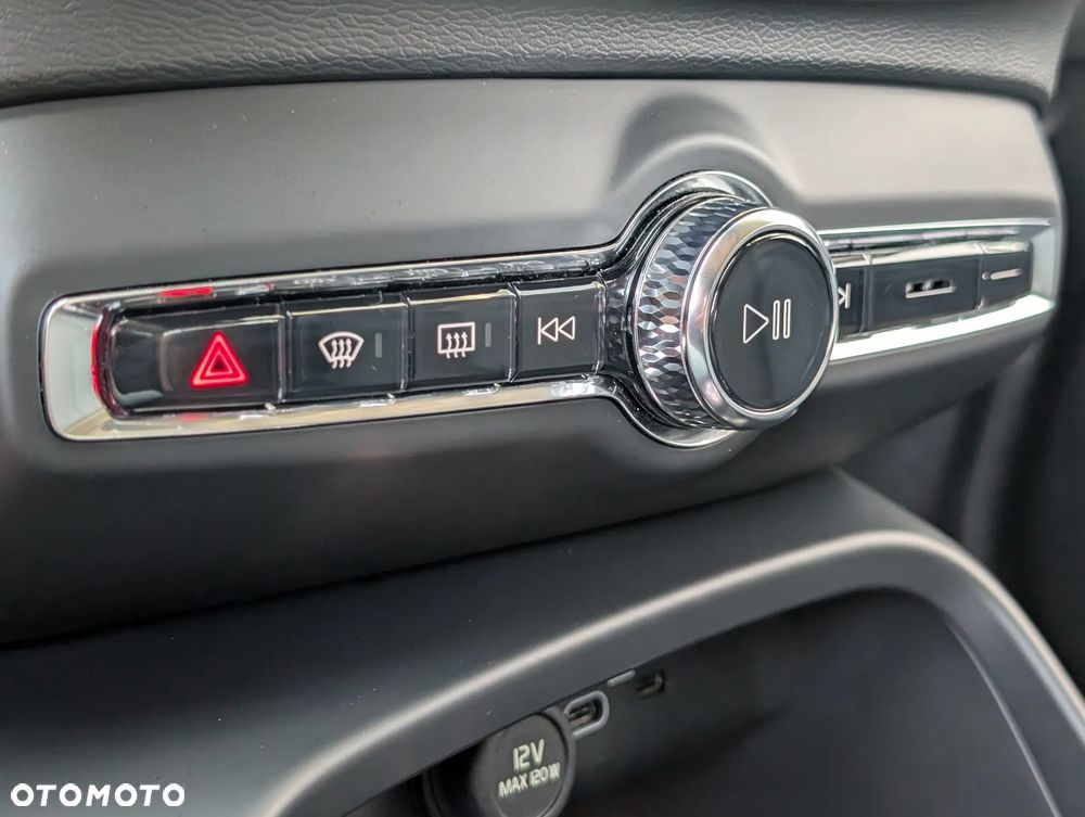 Volvo XC 40 B4 AWD Ultimate Dark - 29