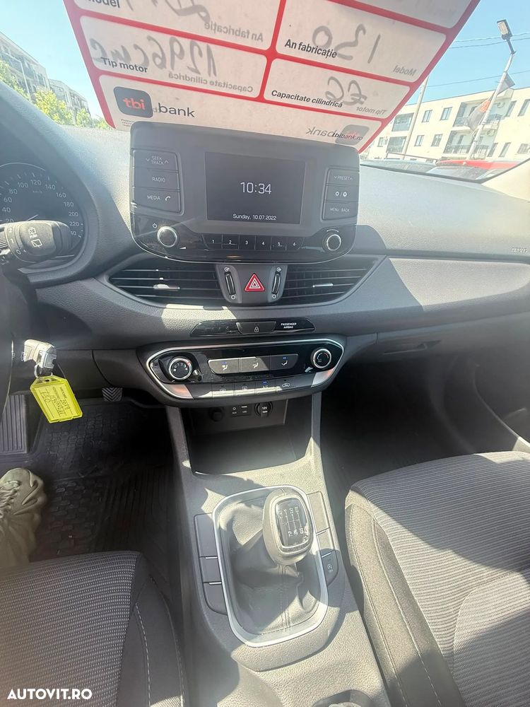 Hyundai i30 1.4 100CP 5DR M/T Classic - 14