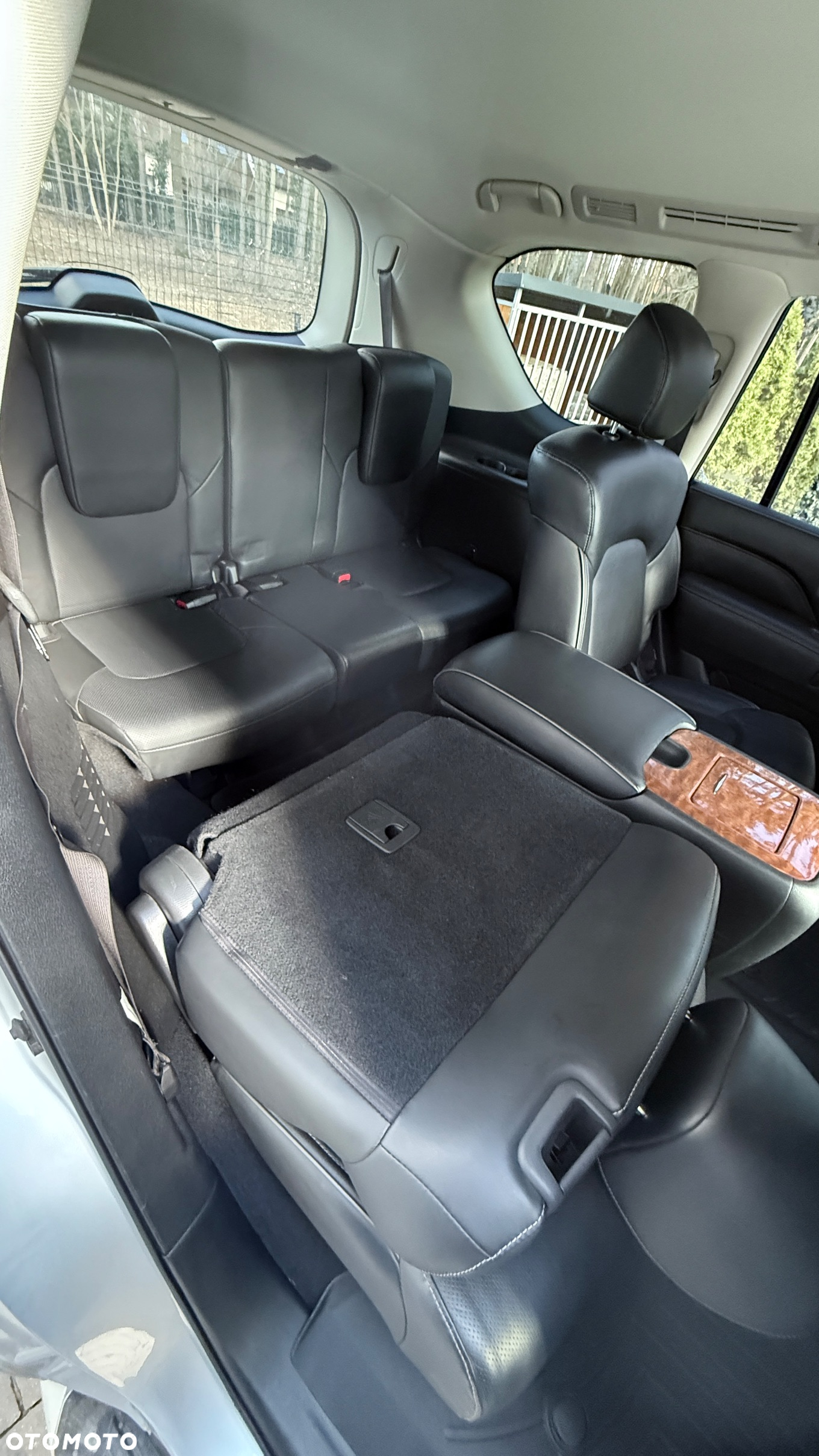 Infiniti QX80 - 24