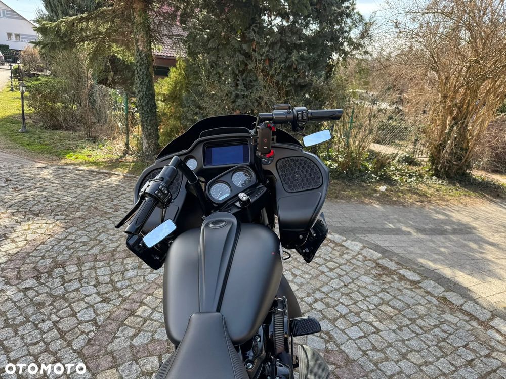 Harley-Davidson Touring Road Glide - 2