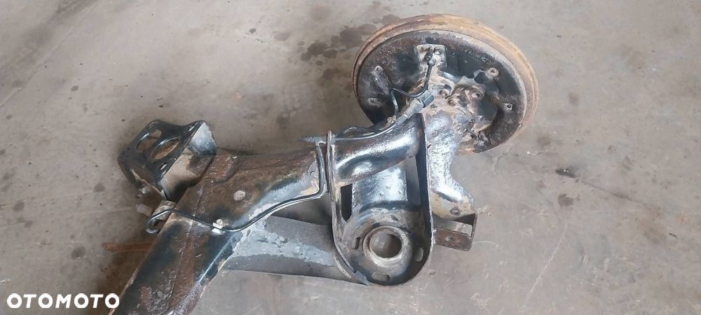 BELKA OŚ ZAWIESZENIA TYŁ BĘBNY Z ABS SKODA OCTAVIA I HB - 2