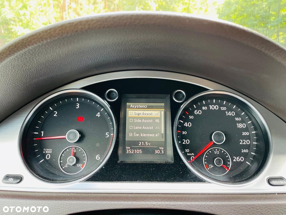 Volkswagen Passat 2.0 TDI Highline - 29