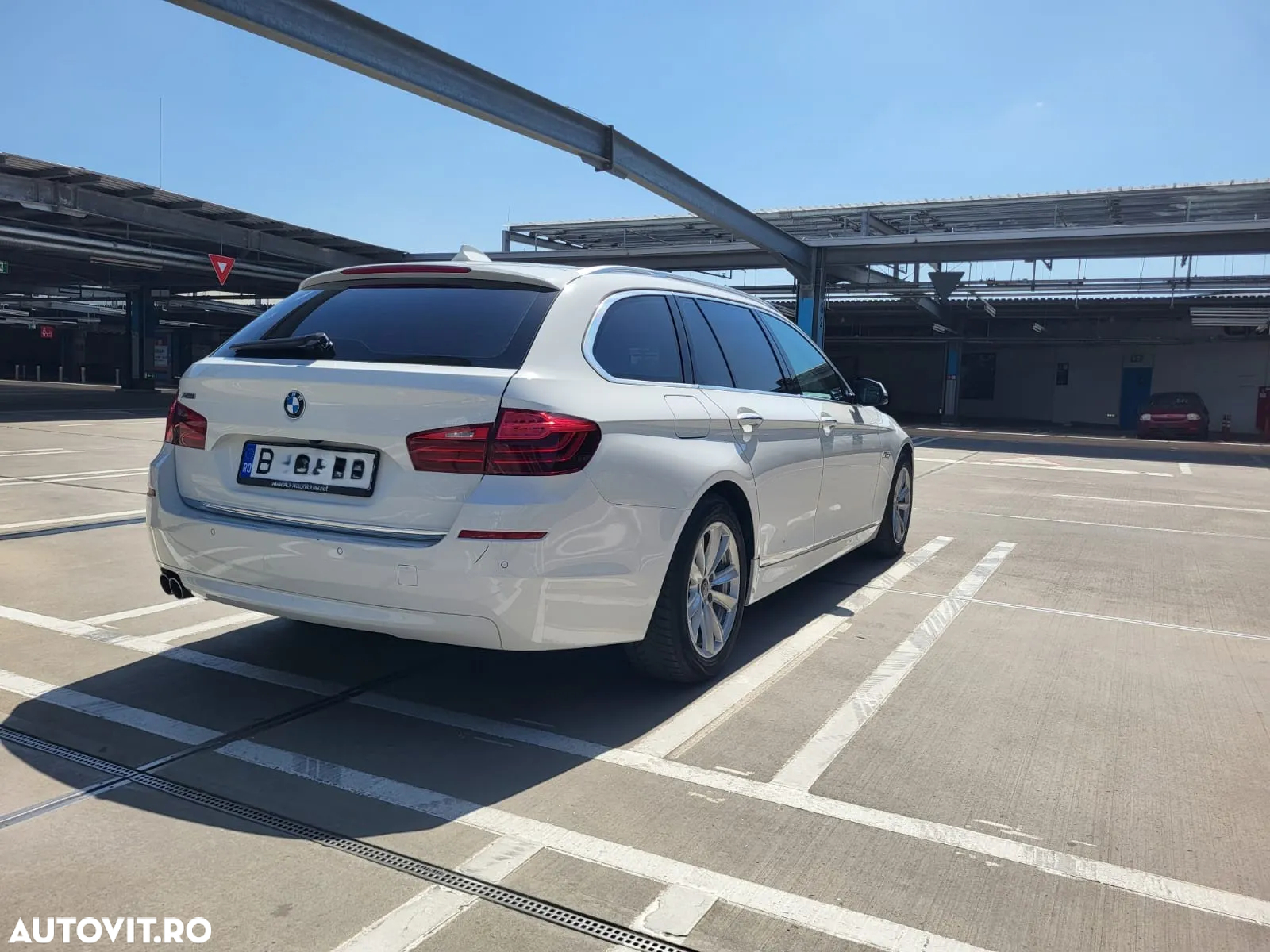 BMW Seria 5 520d xDrive Touring Aut. Luxury Line - 11
