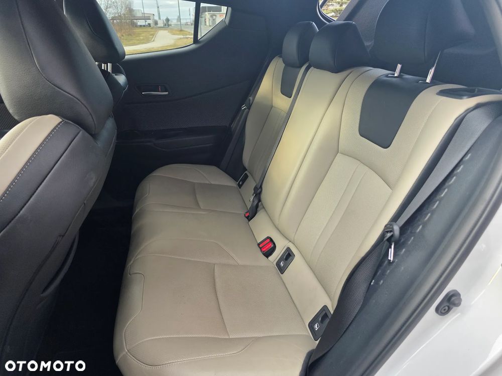 Toyota C-HR 2.0 Hybrid Executive - 18