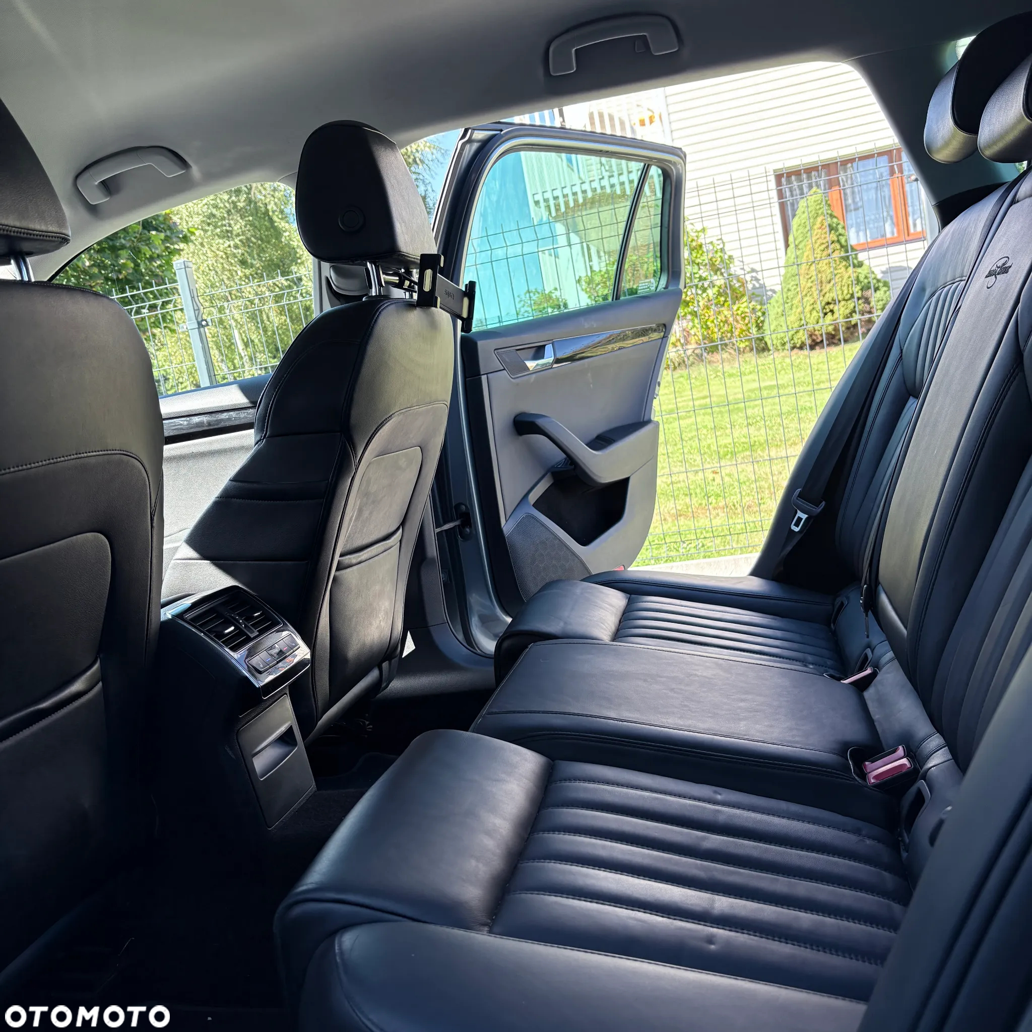 Skoda Superb 2.0 TDI L&K DSG - 8