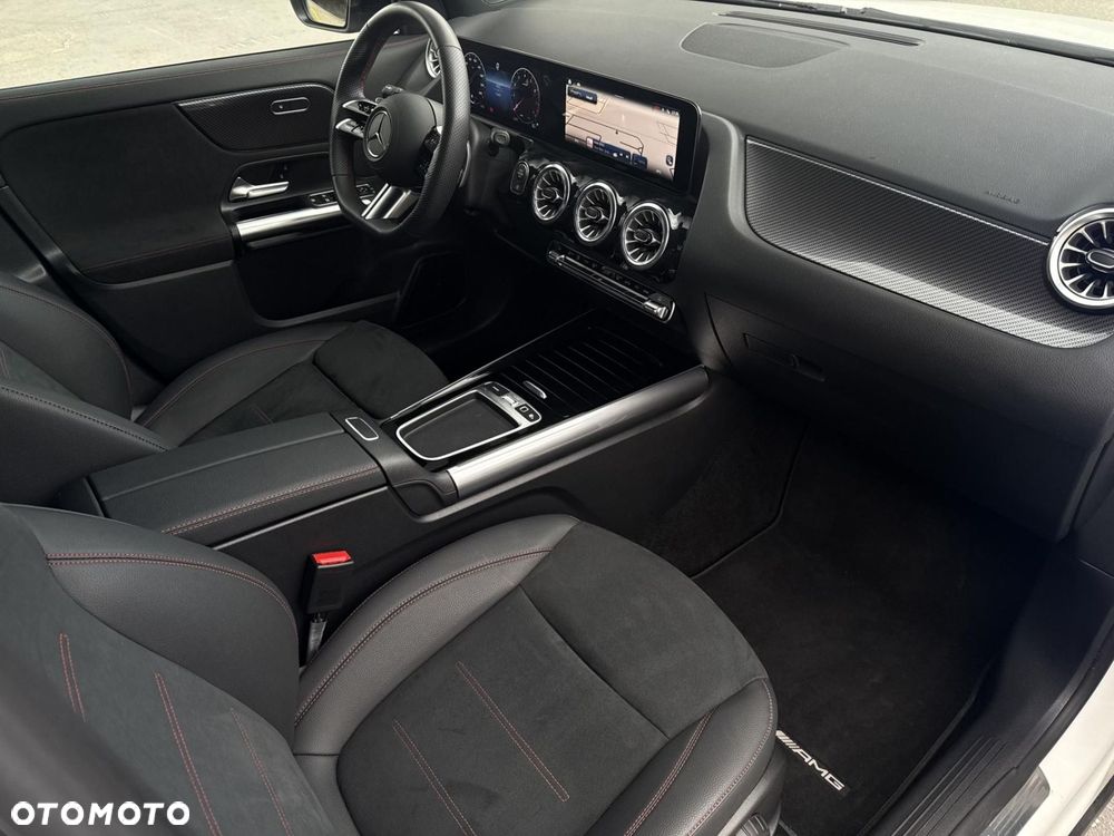Mercedes-Benz GLA - 23