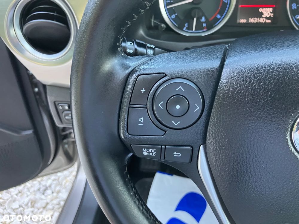 Toyota Auris 1.6 Prestige - 24