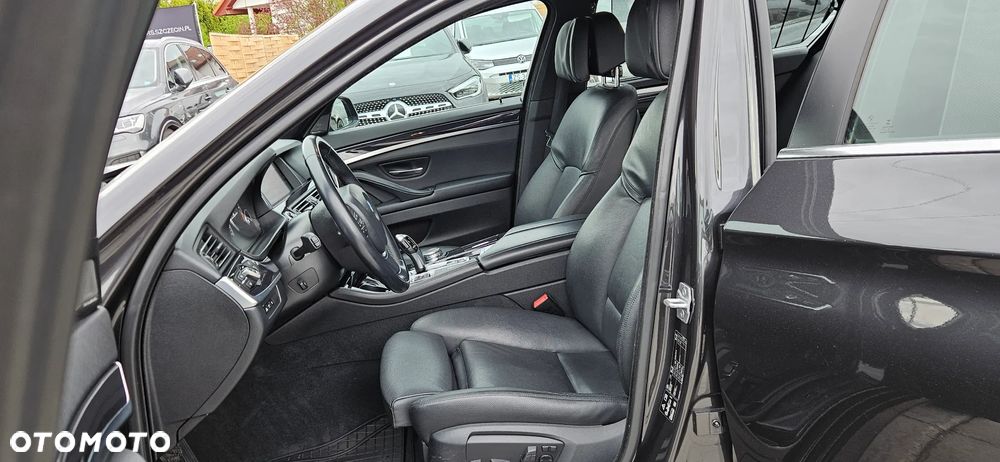 BMW Seria 5 520d xDrive - 24